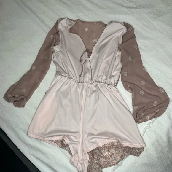 Love Tree Blush Pink Romper Size L long sleeve Paisley detail summer date night - Picture 15 of 16